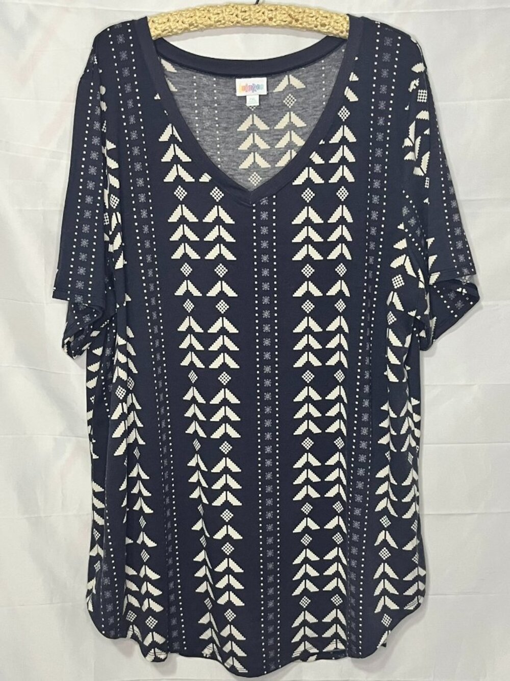 LuLaRoe Iris V-Neck Tunic Top 2X Navy Blue & White Geometric Aztec Winter